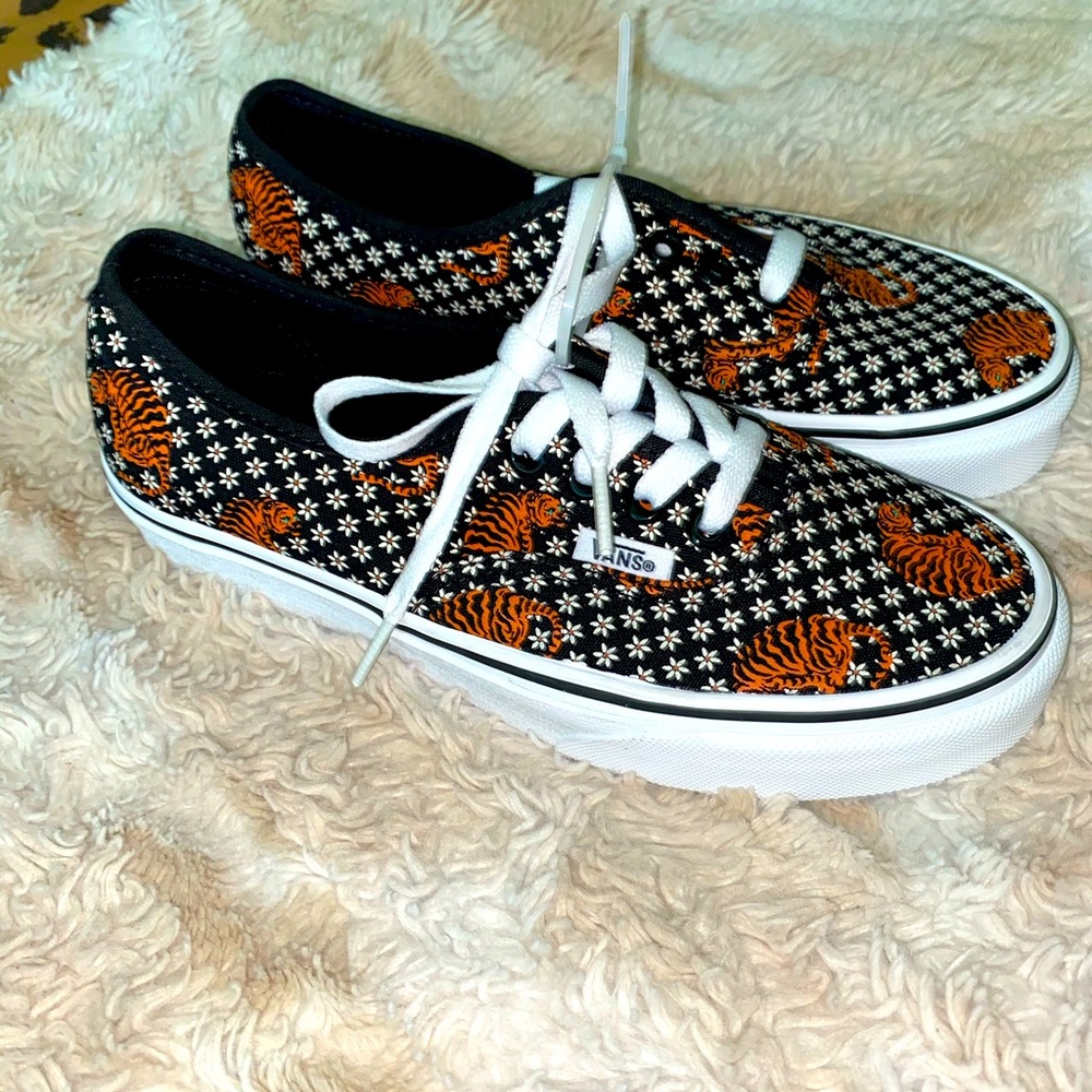 Womens brand new Vans
